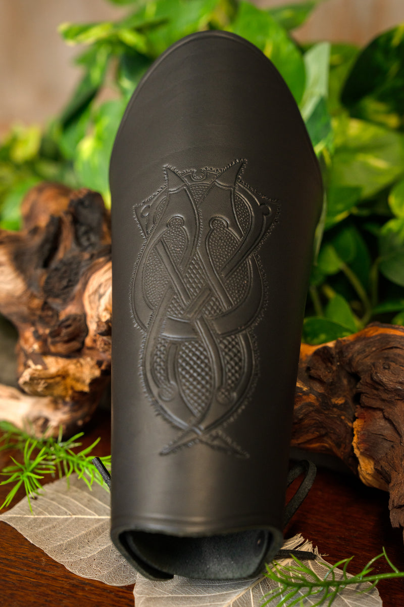 Lederner Armschützer mit Wikinger-Motiv L, Unterarmschutz, schwarz 