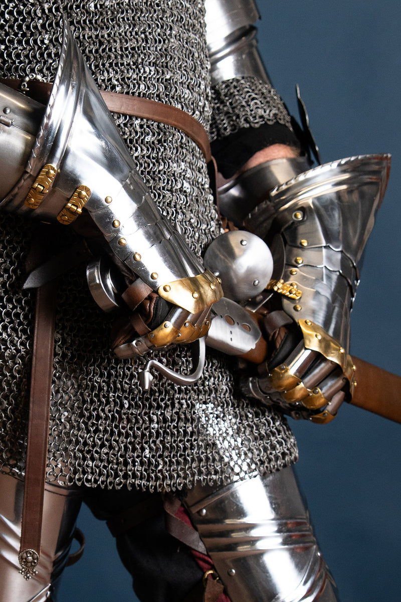 Luksus Gotisk stridshandsker, 1450-1500, messing, 1,2 mm 