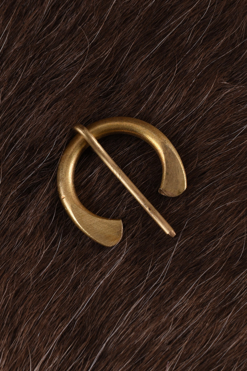 Kleine ringbroche Otto, messing