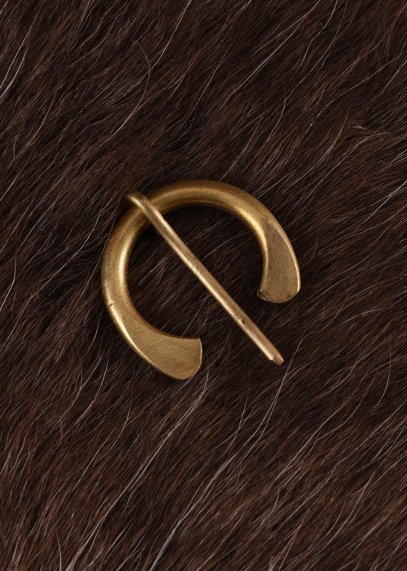 Kleine ringbroche Otto, messing