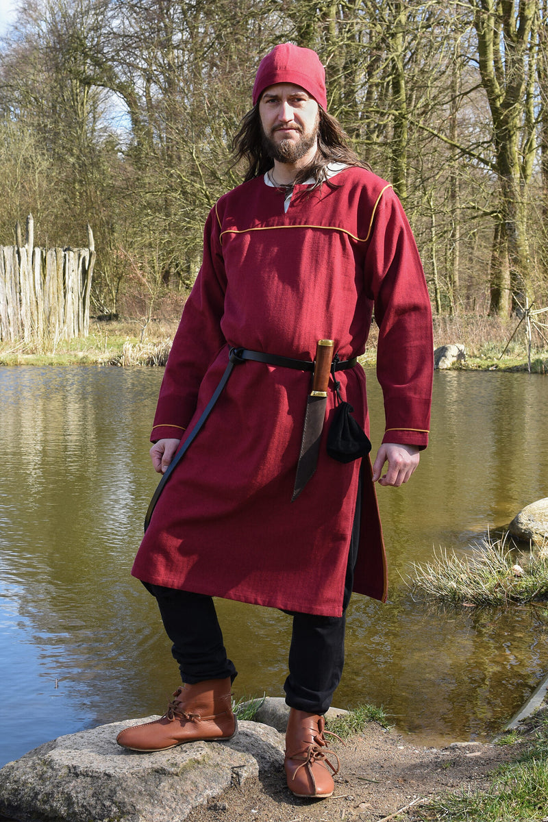 Thorsberg tuniek vissengraatmotief, rood