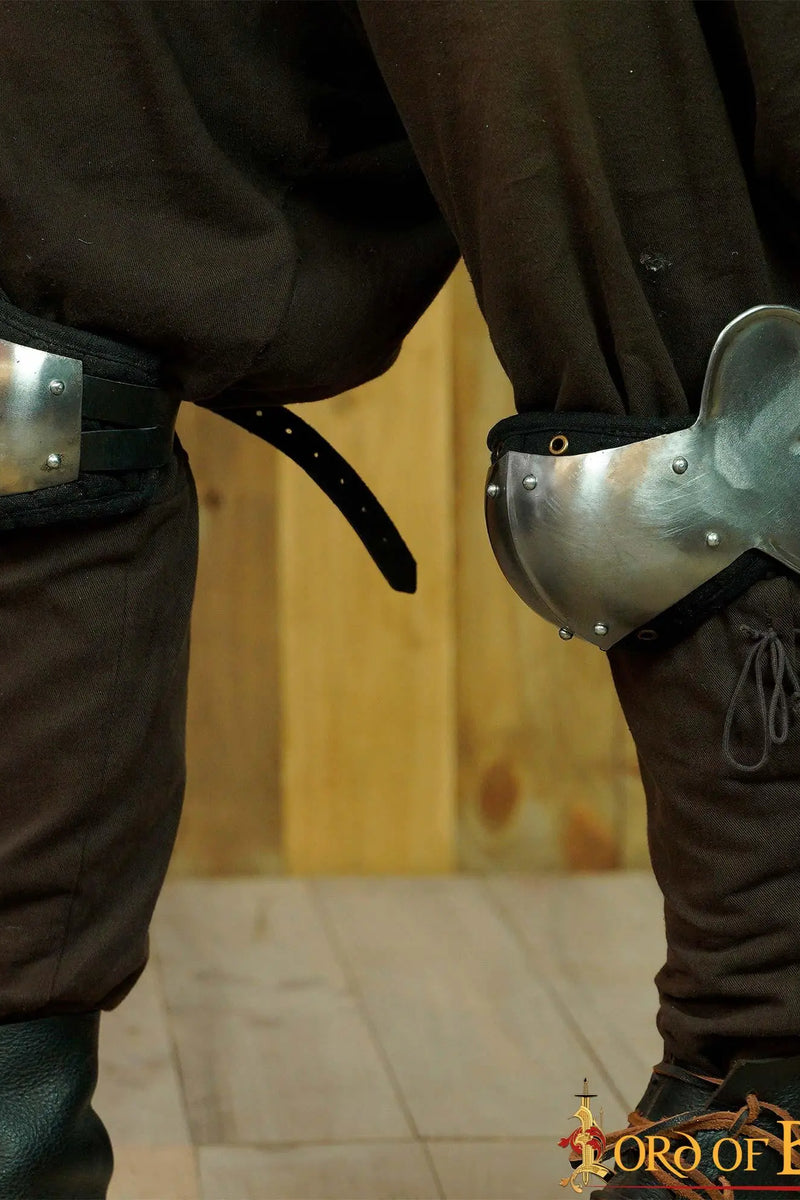 Middeleeuwse poleyns, kniestukken met rondels, 1.6 mm