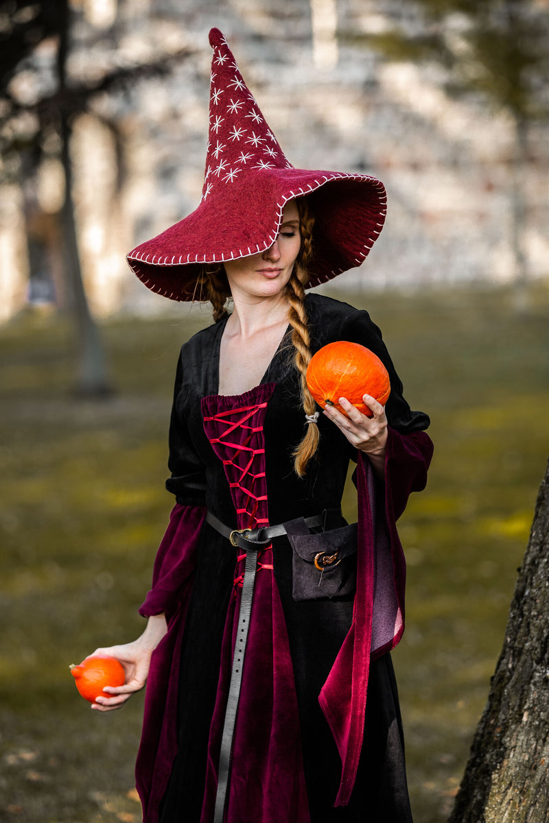 Heksenhoed met sterren, rood, wolvilt