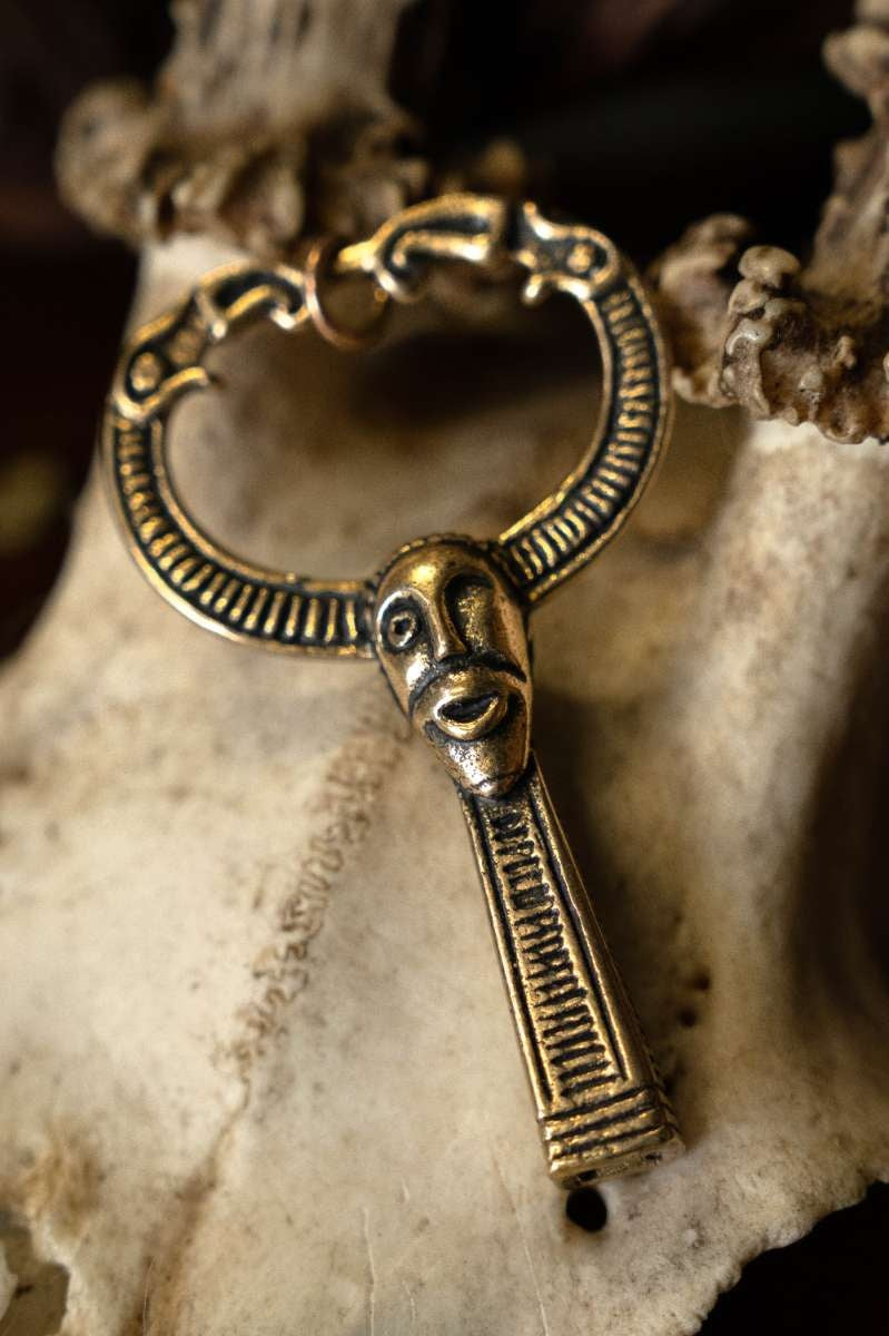 Viking amulet gehoornde Odin, brons