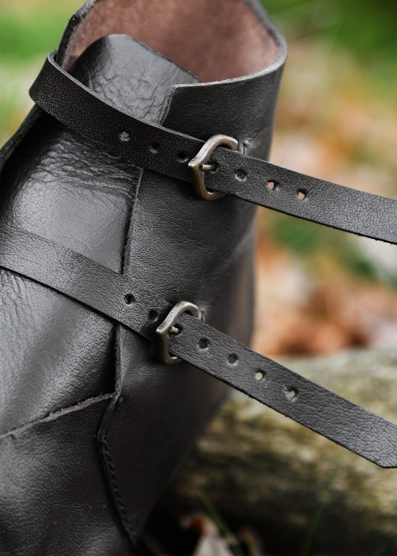 Średniowieczne buty kostki 1250-1500