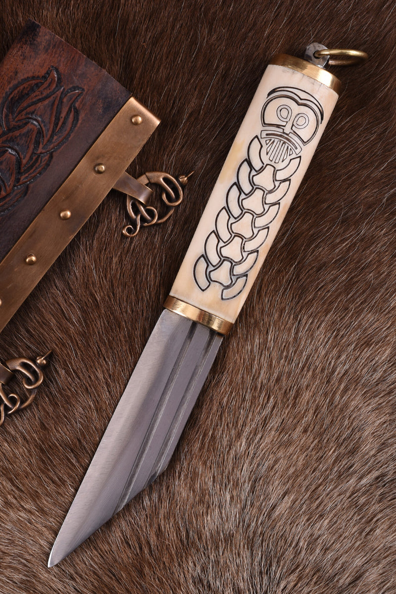Kleine Noorse viking sax met gedecoreerd benen handvat, semi-scherp