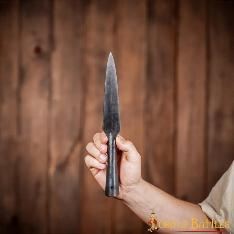 Vroeg-Middeleeuwse speerpunt met schouders, gebronsd, semi-scherp