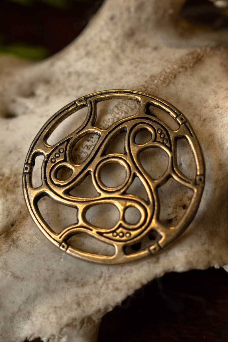 Trisquelion prydnadsskiva Vendelperioden, brons 