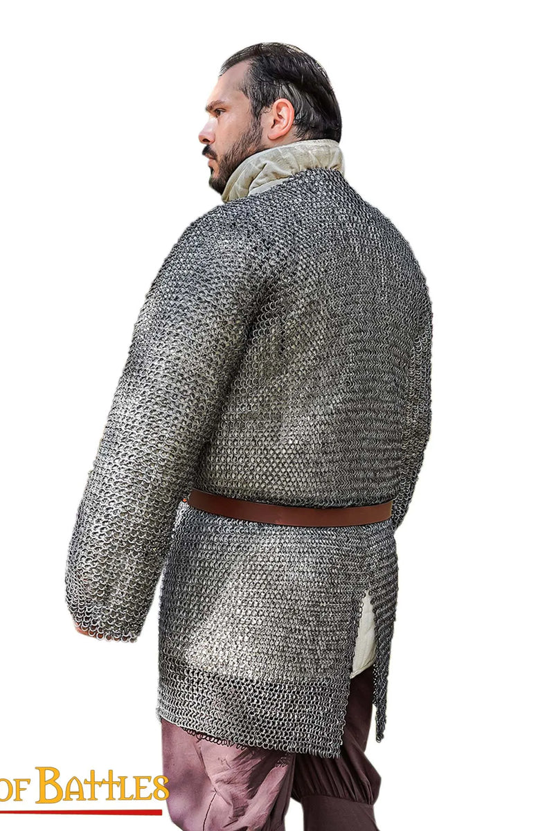 Hauberk met split, gemixt, platte ringen, ronde klinknagels 9 mm