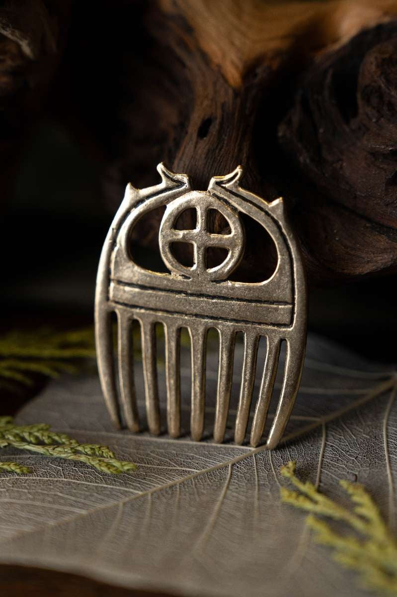 Bronstijd kam met zonnewiel, brons