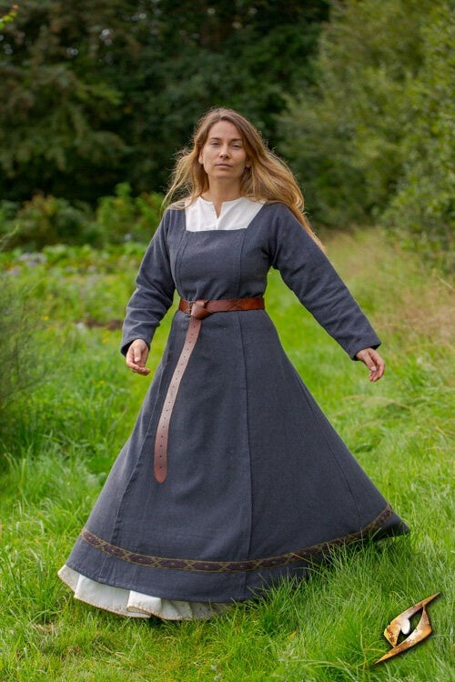 Estrid medieval vestido con motivo de espina de pescado, gris oscuro 