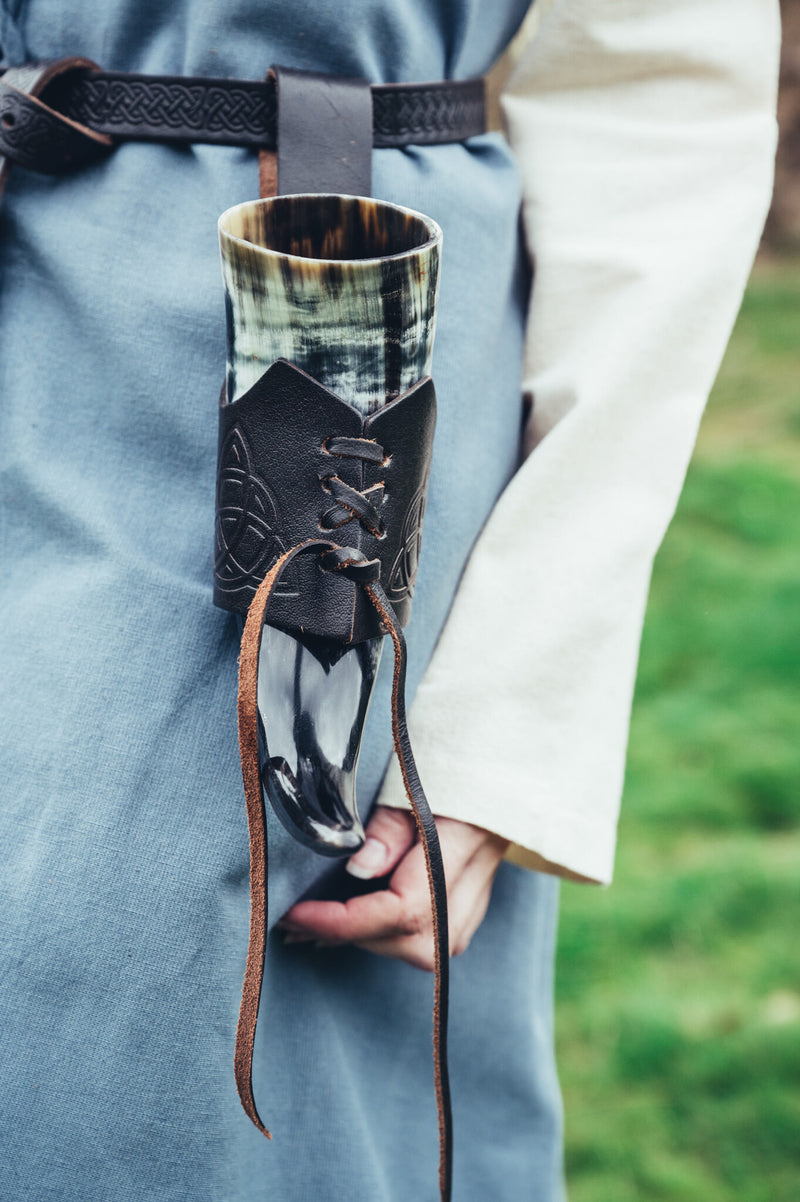 Drinkhoorn houder Triquetra, donkerbruin