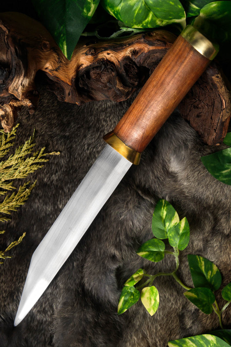 AngloSaksische broken-back sax, semi-scherp