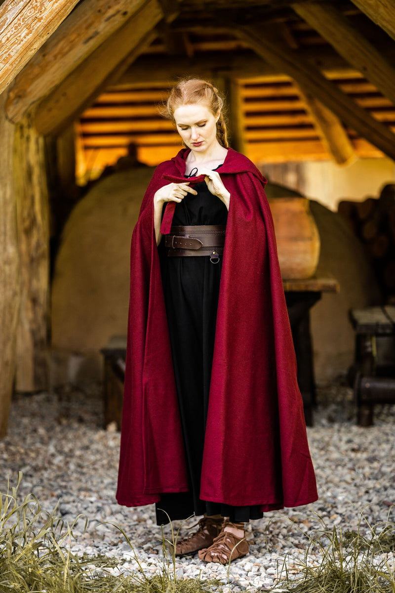 Medeltida dölja med huva, röd, ullblandning 