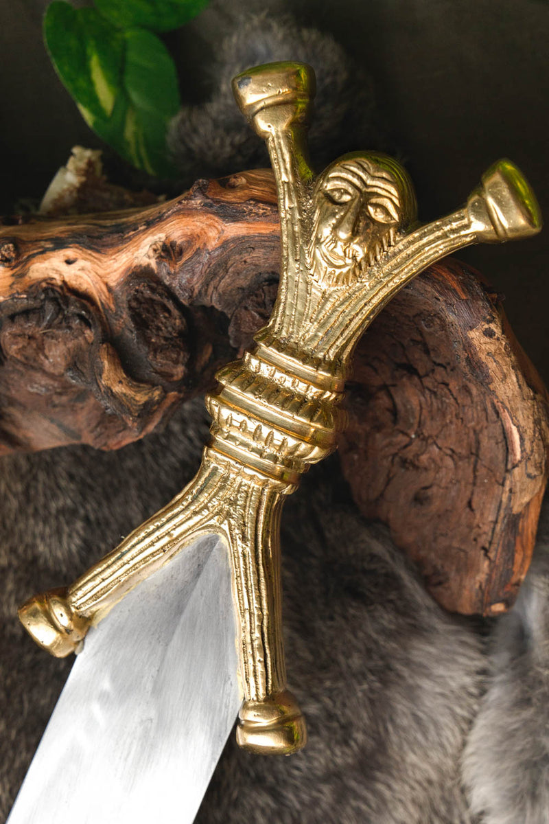 Keltisch anthropomorfisch dolk, semi-scherp