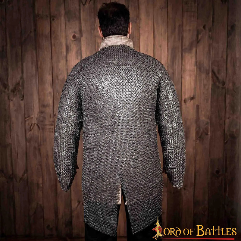 Hauberk met split, platte ringen, ronde klinknagels 9 mm