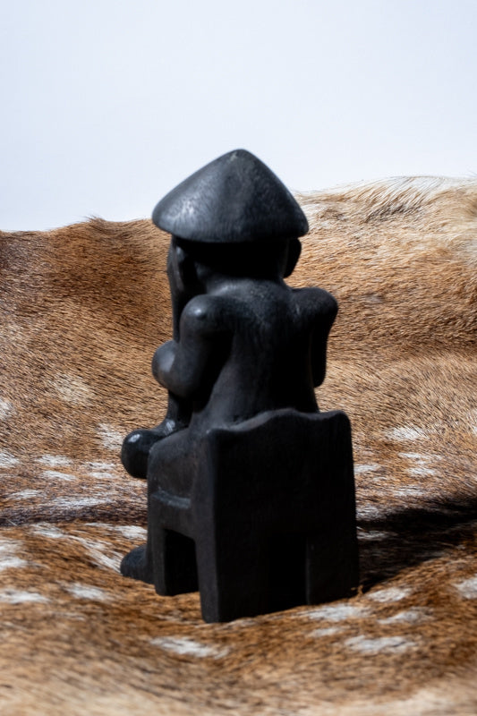 Thorsbeeldje Eyrarland, zwart