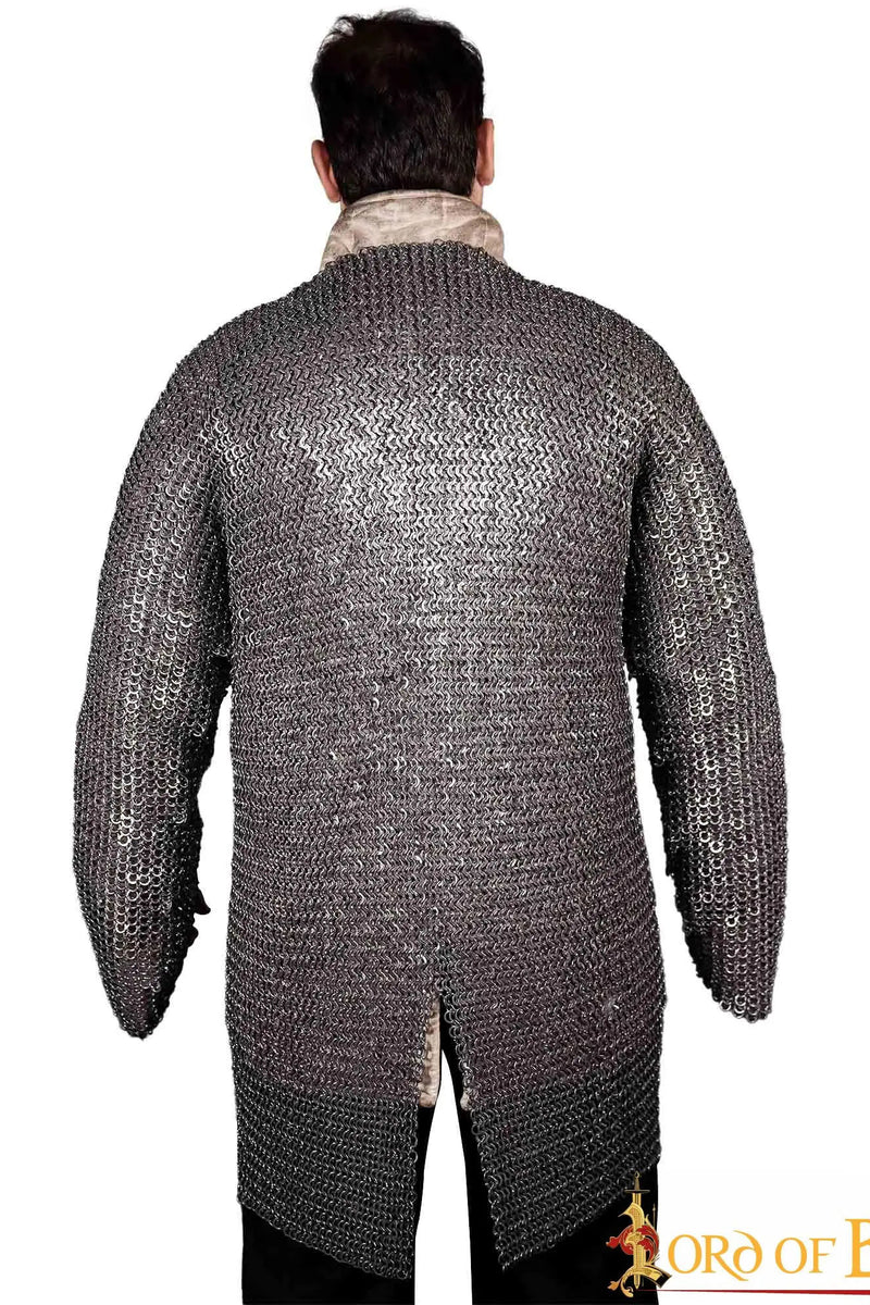 Hauberk met split, platte ringen, ronde klinknagels 9 mm