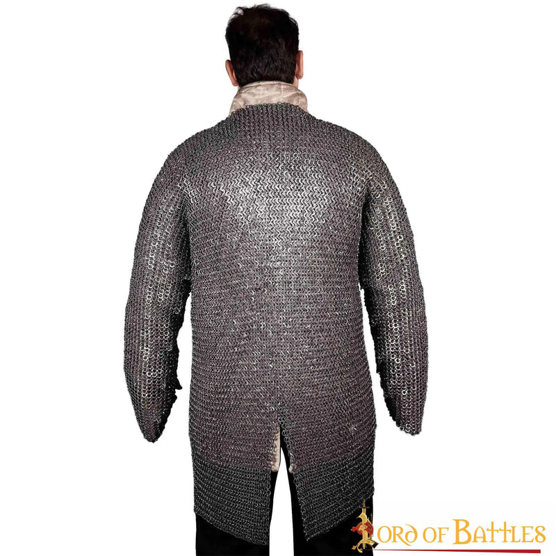 Hauberk met split, platte ringen, ronde klinknagels 9 mm