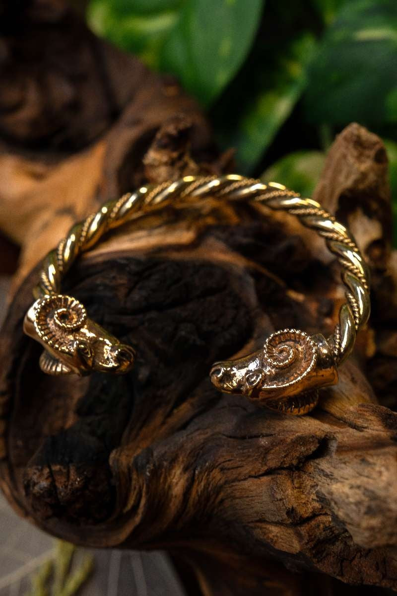 Viking armband met ramskoppen, brons