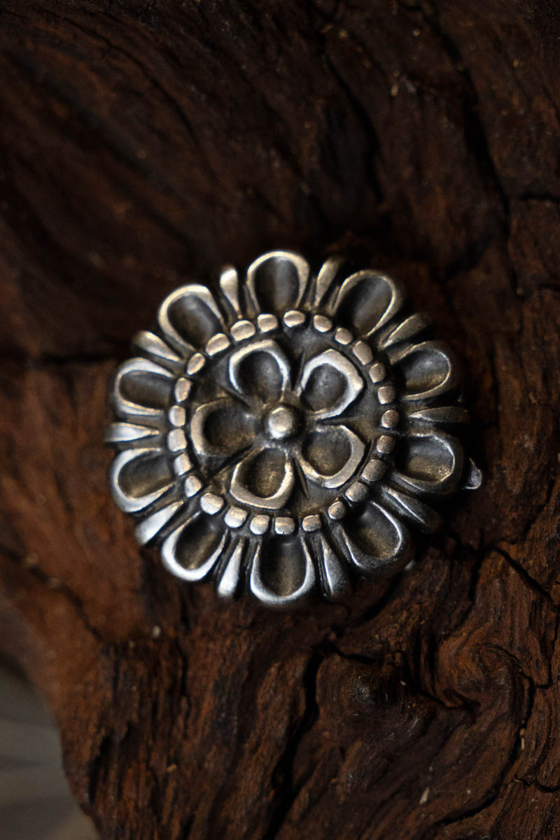 Riembeslag bloemmotief (set van 5), 16e eeuw, brons