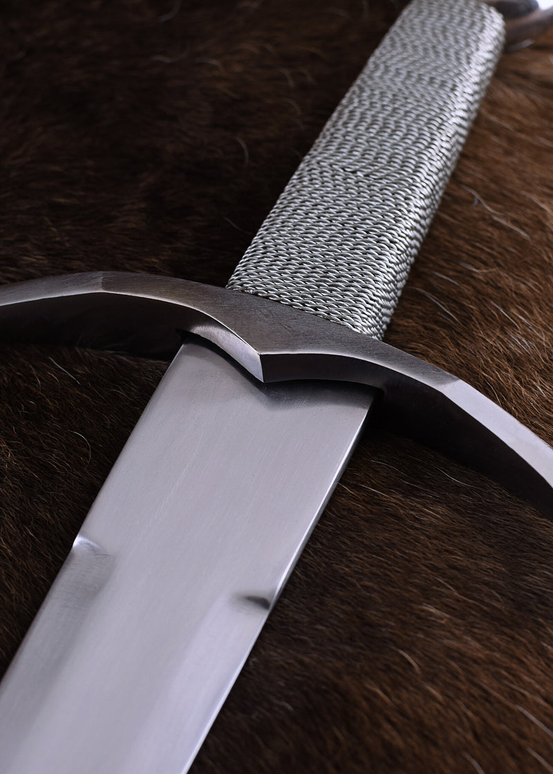 Middeleeuws zwaard met gebogen pareerstang, semi-scherp