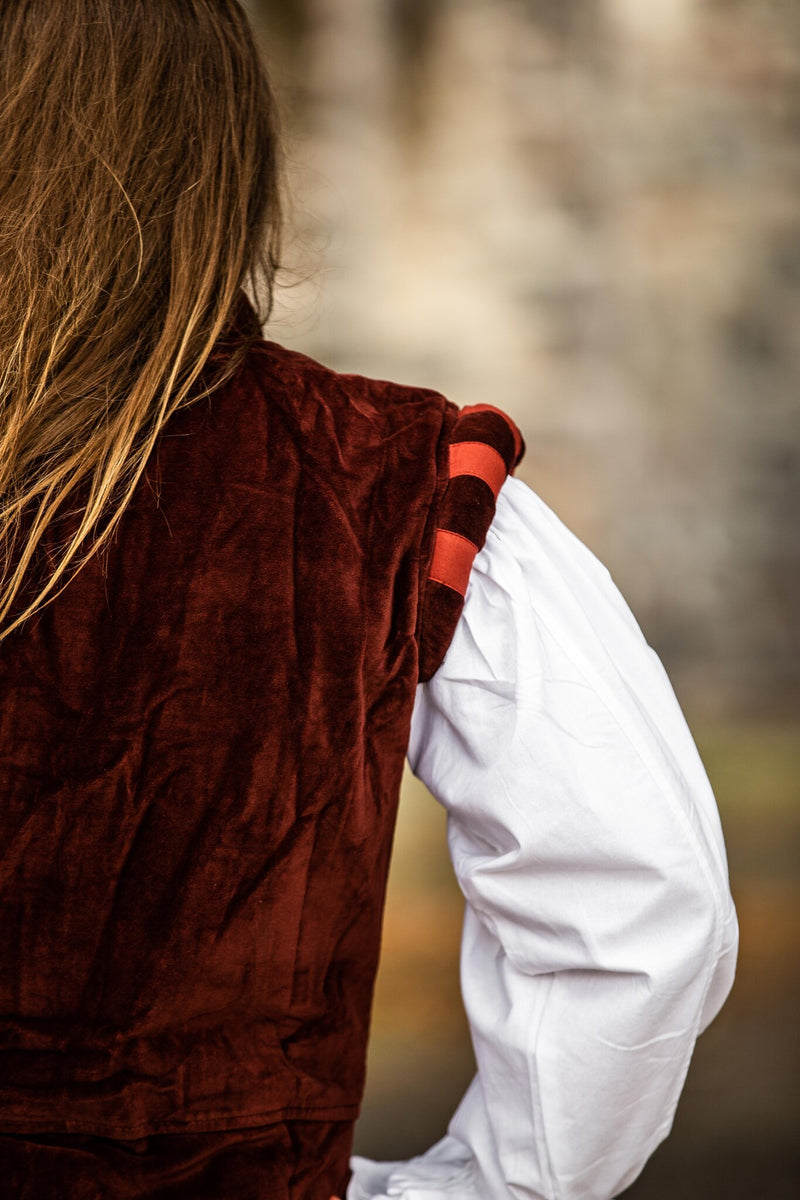 Fluwelen doublet met metalen knoopjes, rood