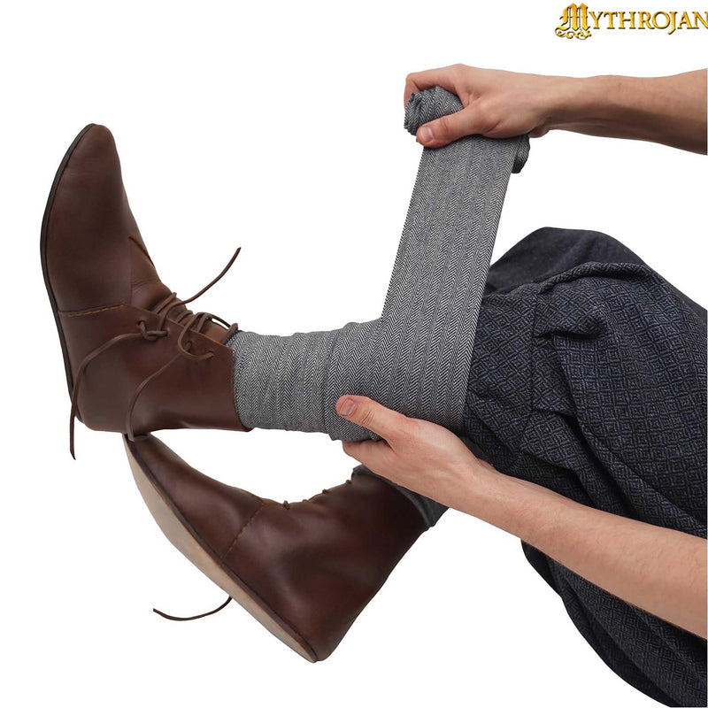 Winingas met raven fibulae, vissegraatmotief, wolmix