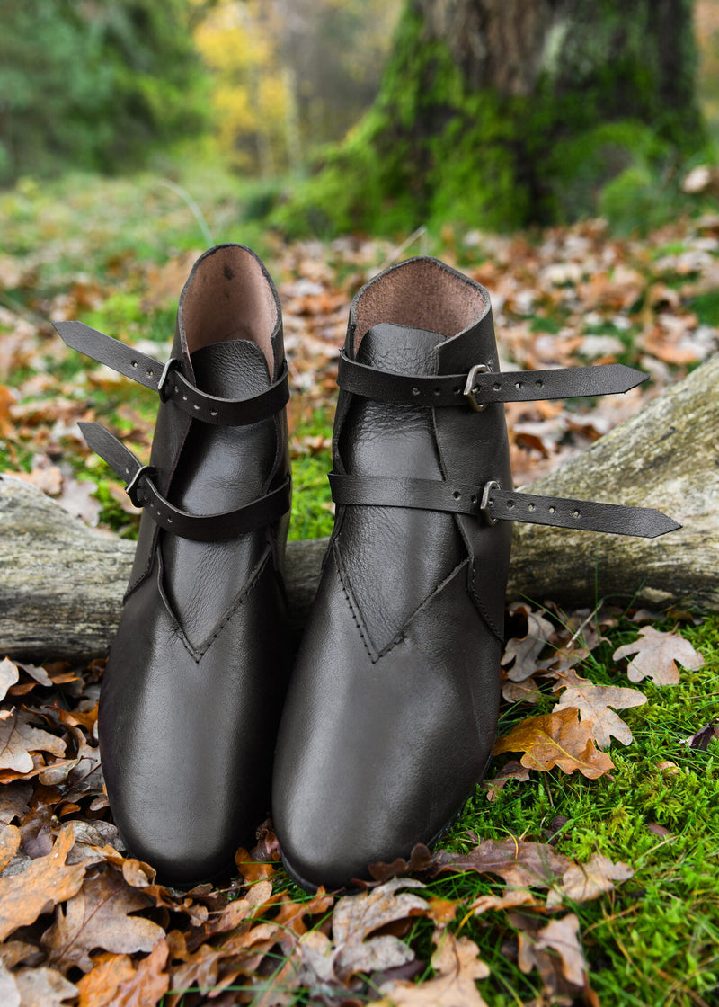 Średniowieczne buty kostki 1250-1500