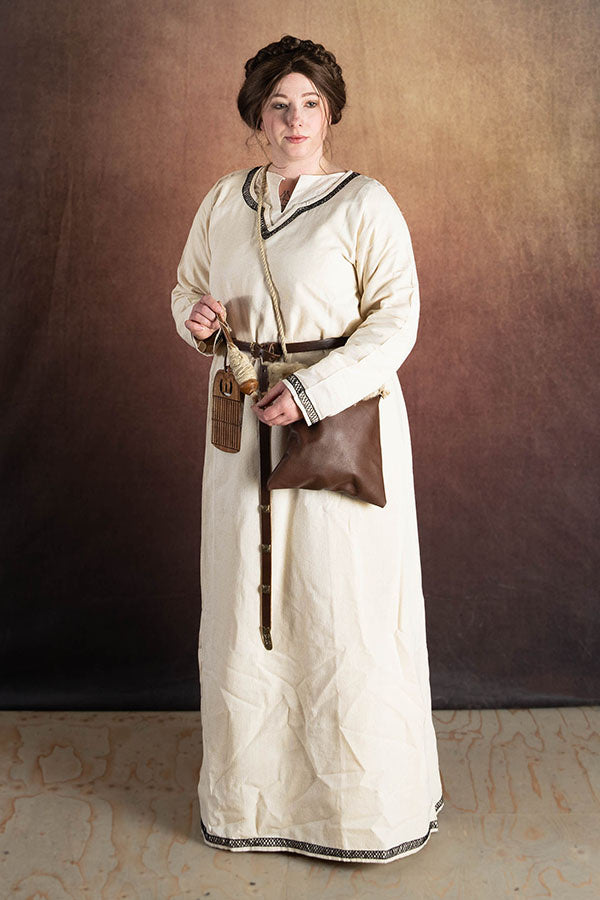 Vroegmiddeleeuwse jurk Aelswith, naturel