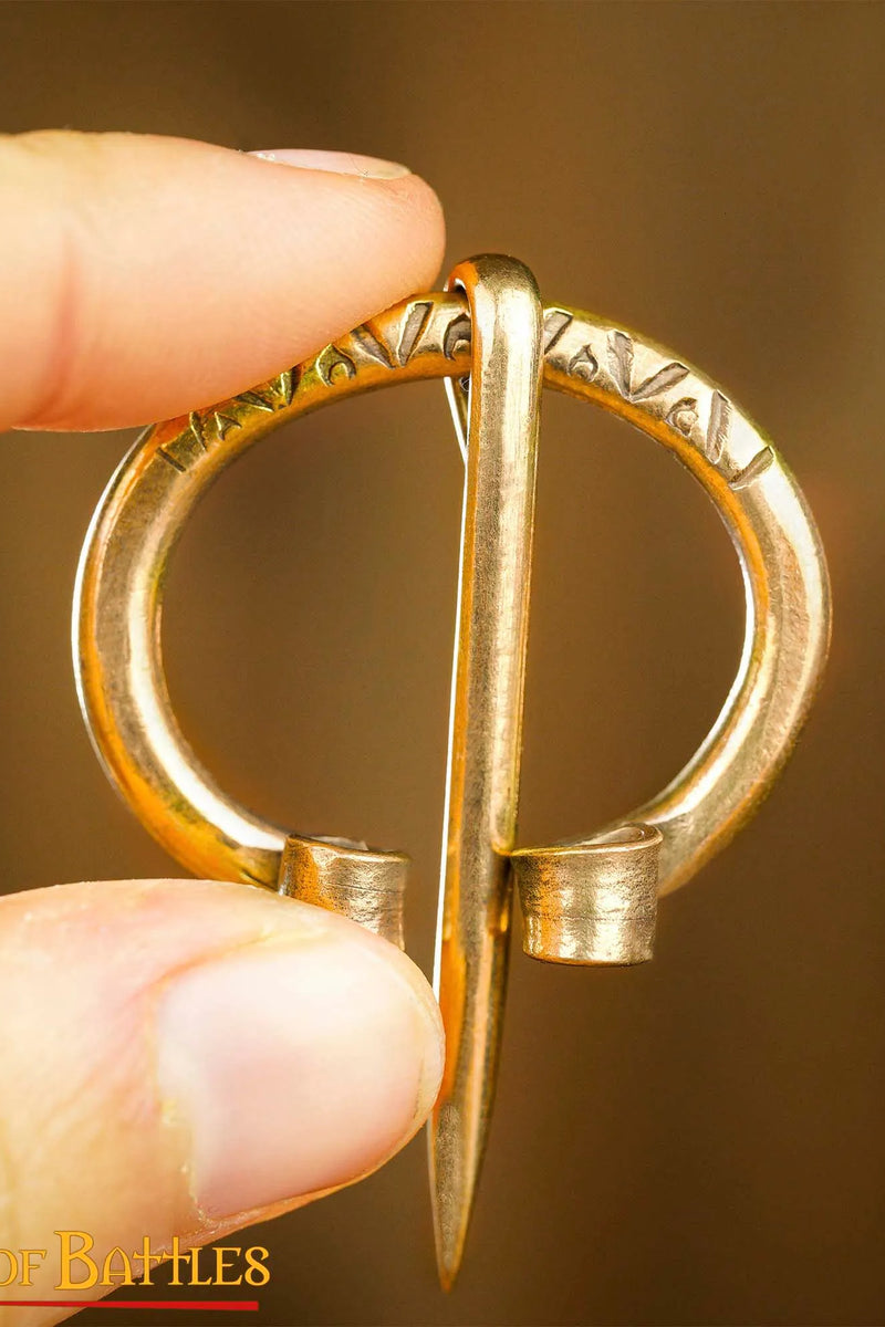 Vroegmiddeleeuwse hoefijzerfibula, messing