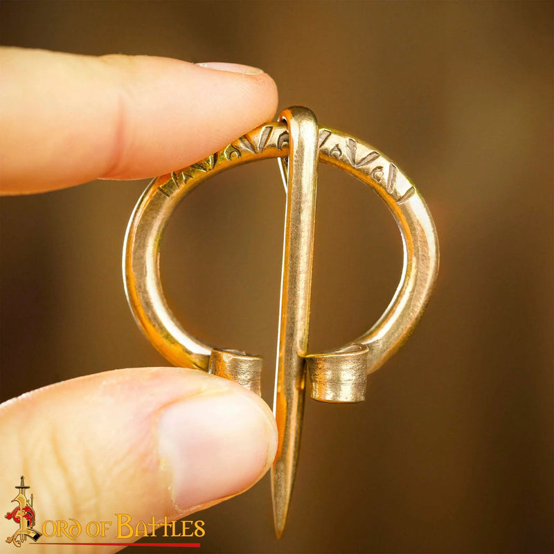 Tidlig middelalderlig hestesko fibula, messing 