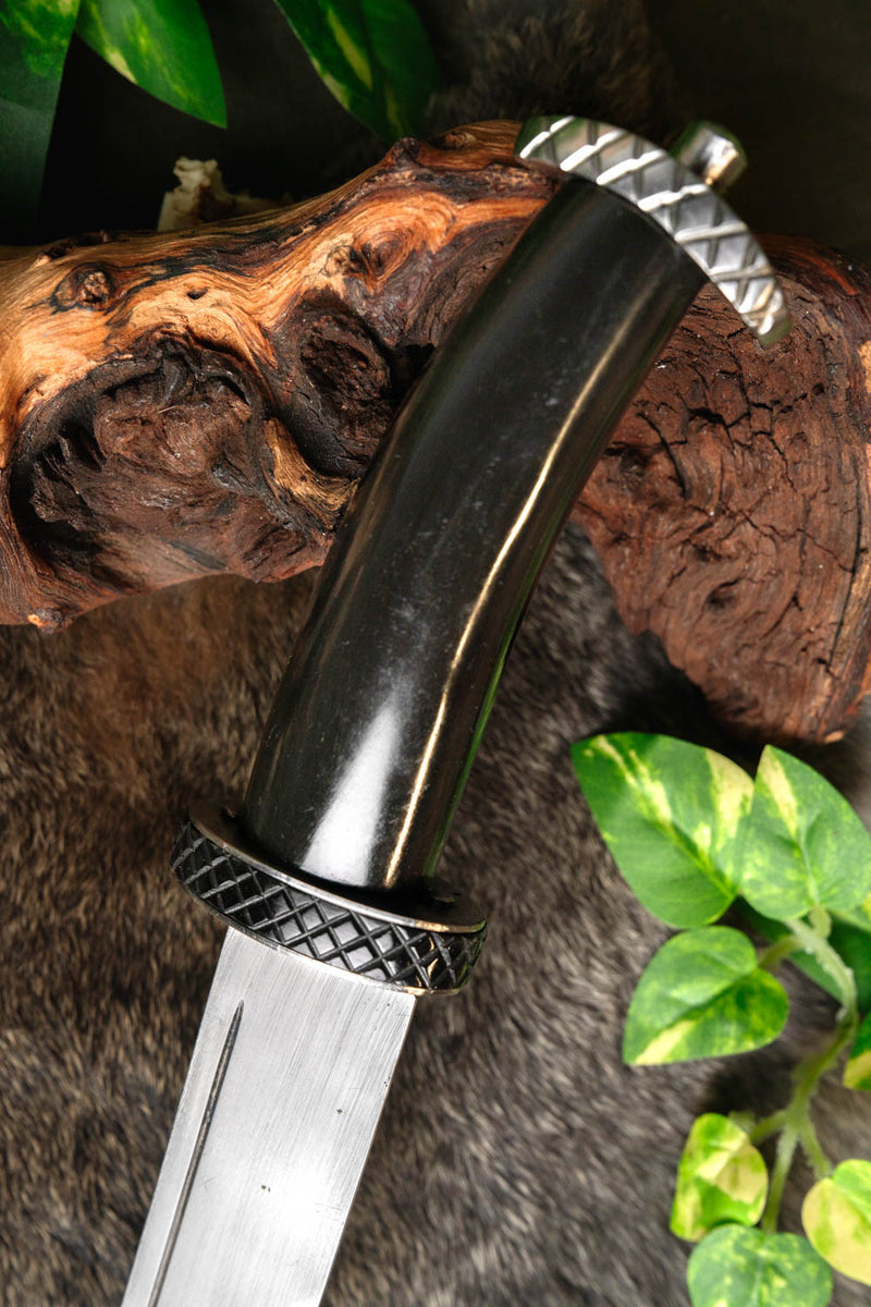 Mörk kortsax, halvvass 