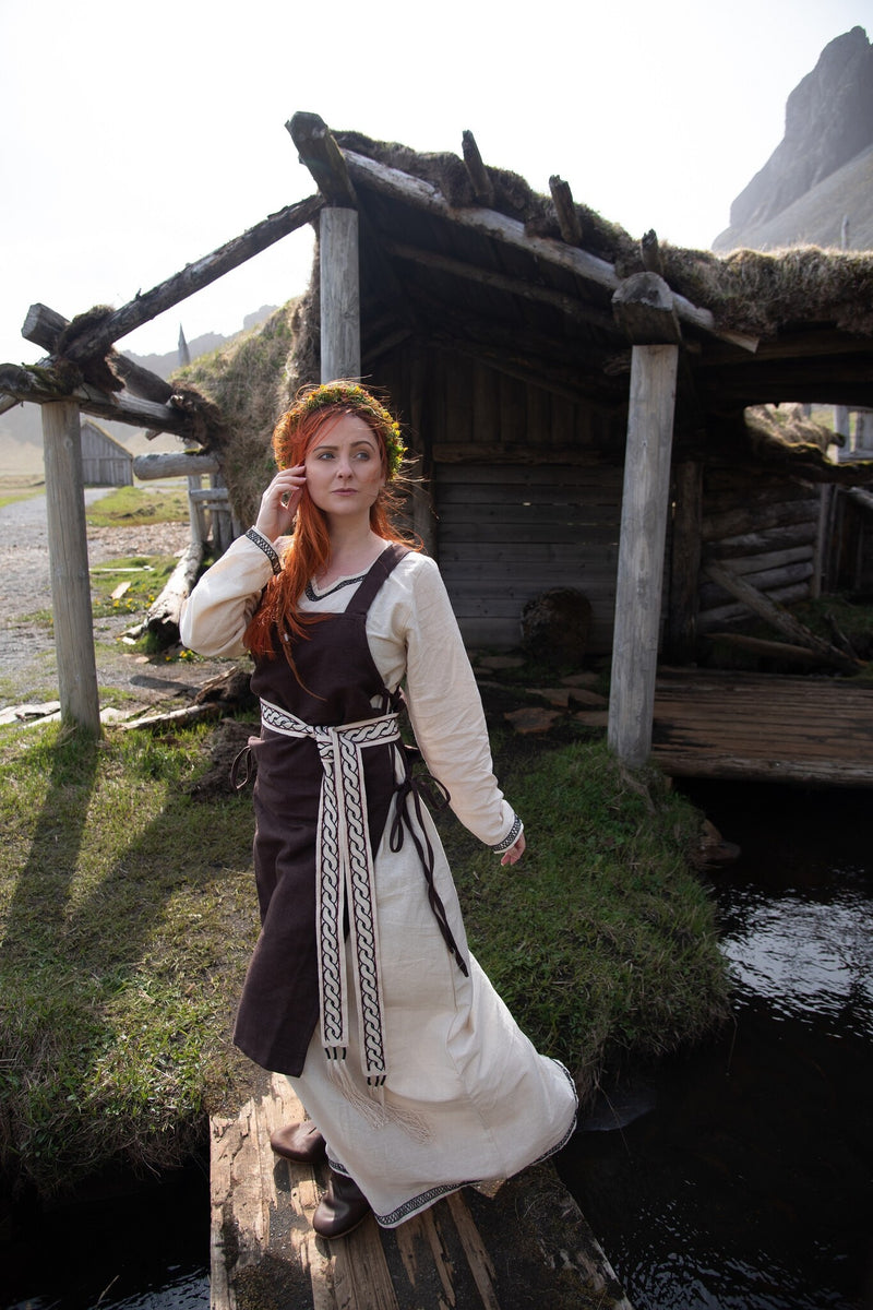 Viking hangeroc Aleiga, bruin