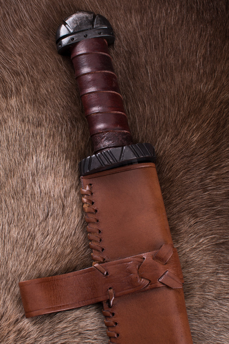 9e eeuwse sax met leren grip, semi-scherp