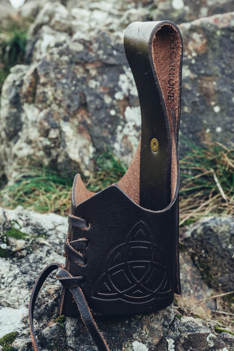 Drinkhoorn houder Triquetra, donkerbruin