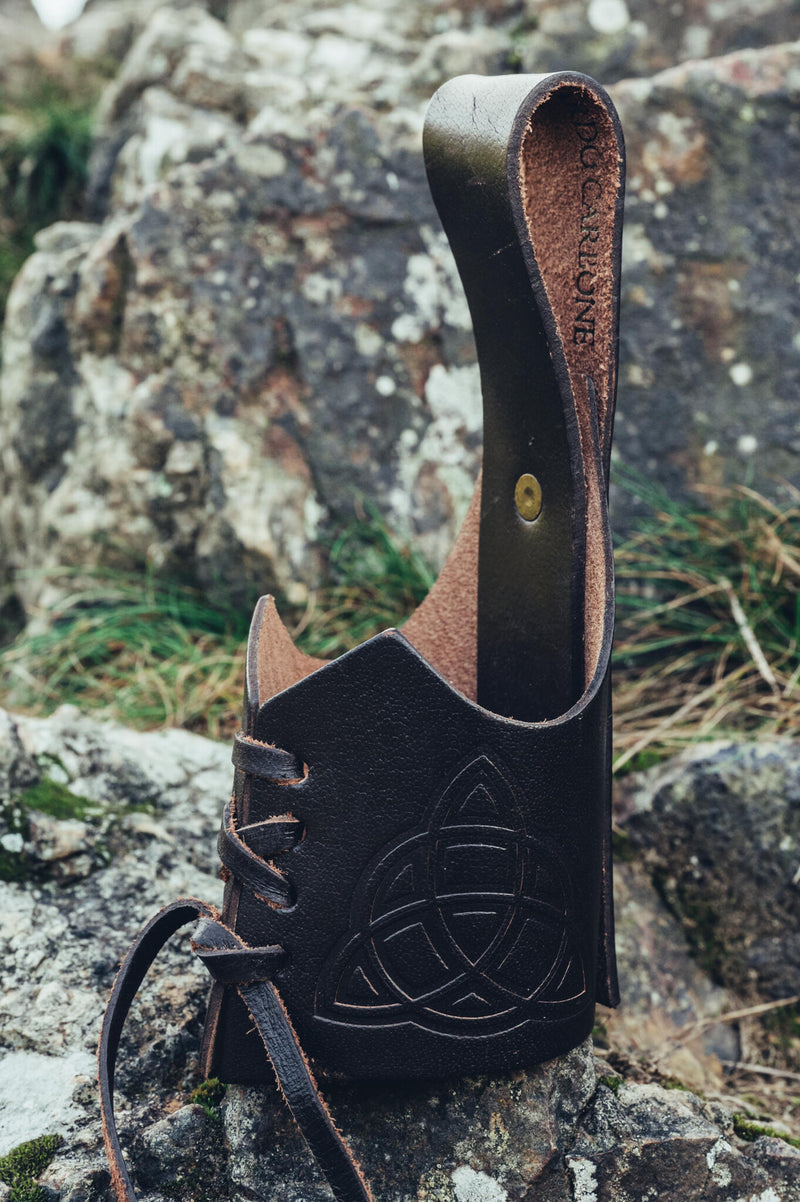 Drinkhoorn houder Triquetra, donkerbruin