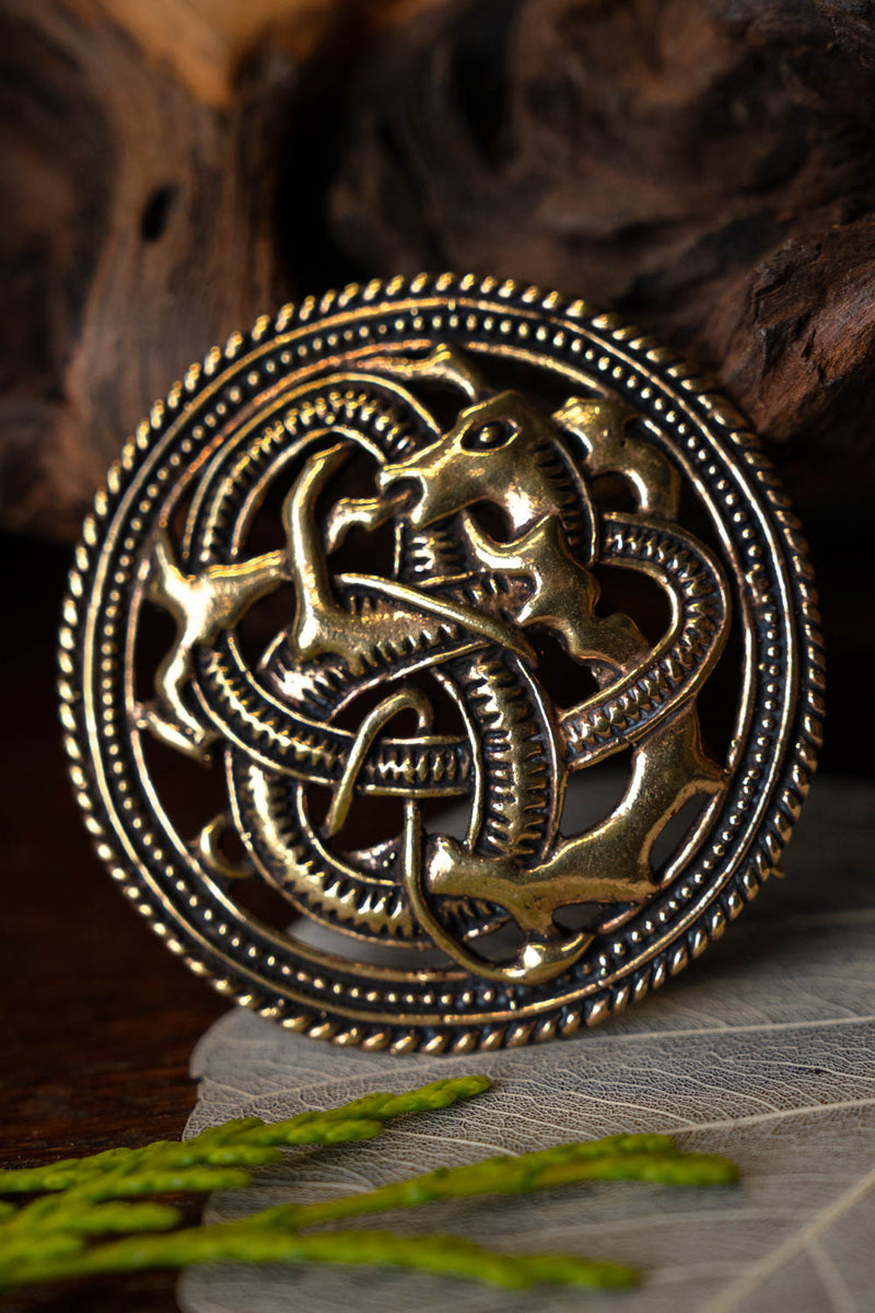 Urnesstijl schijffibula, messing