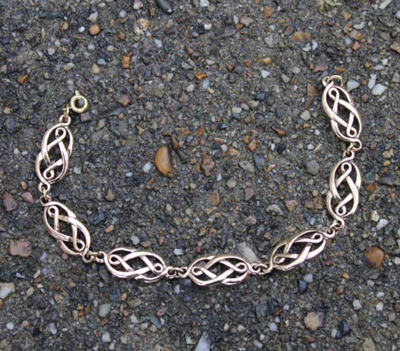 Knotted Celtic wrist bracelet, bronze