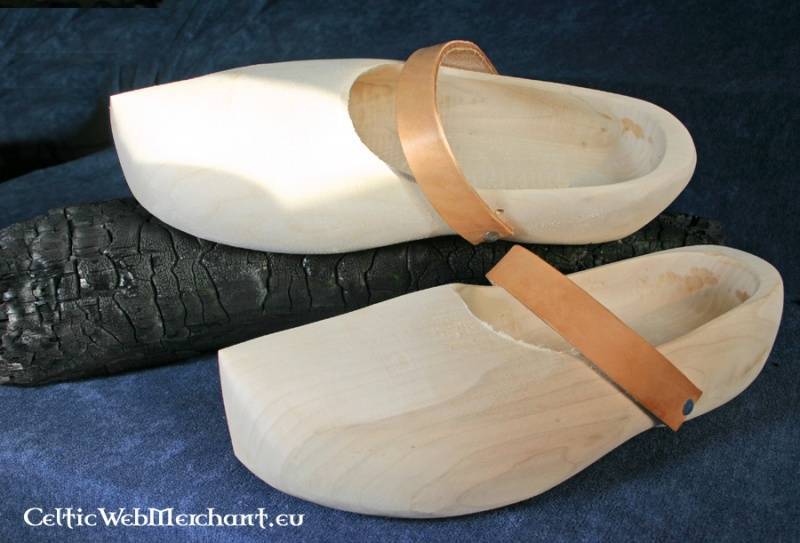 Träskor med läderrem 