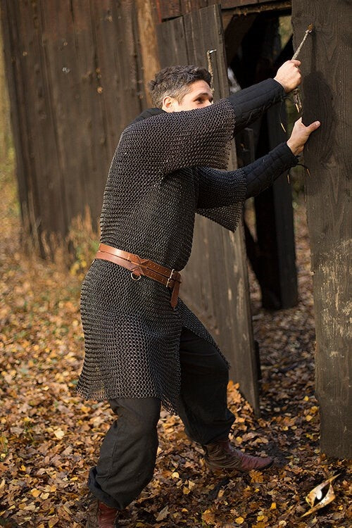 Hauberk met split, halflange mouwen, zwart, ongeklonken 9 mm