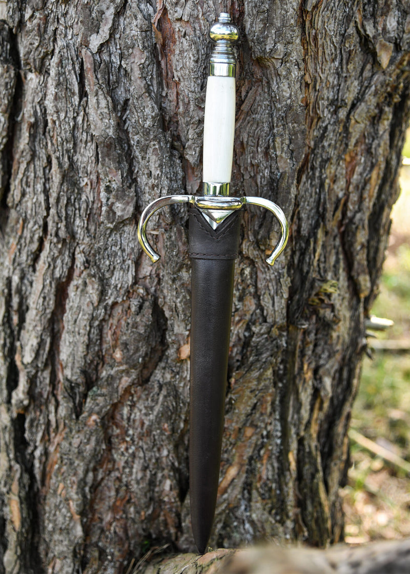 Main-gauche with bone handle, semi-sharp