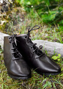 Enkellaarzen met schoennagels, middeleeuws, bruin