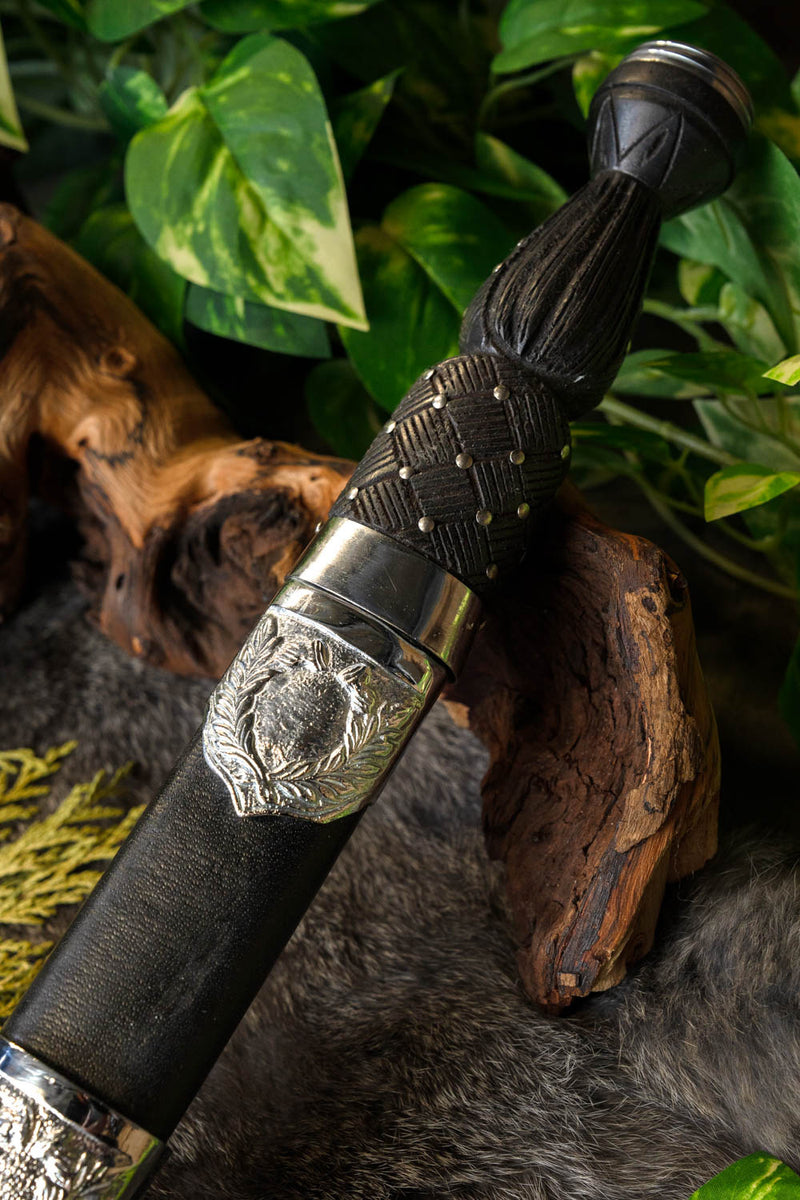 Gedecoreerde dirk, semi-scherp