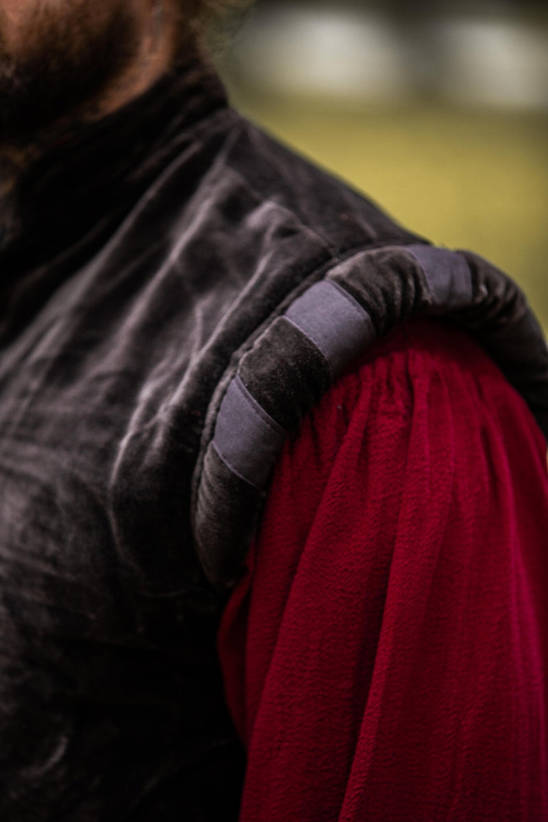 Velvet doublet with metal buttons, brown
