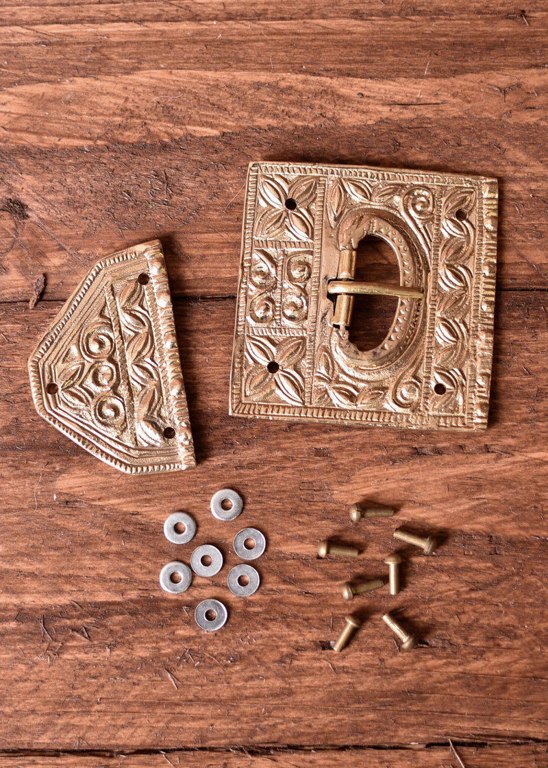 Laat Romeinse riemgesp met beslag