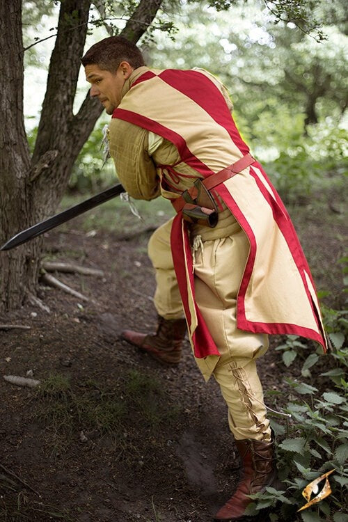 Waffenrock Geoffrey, beige-rojo 