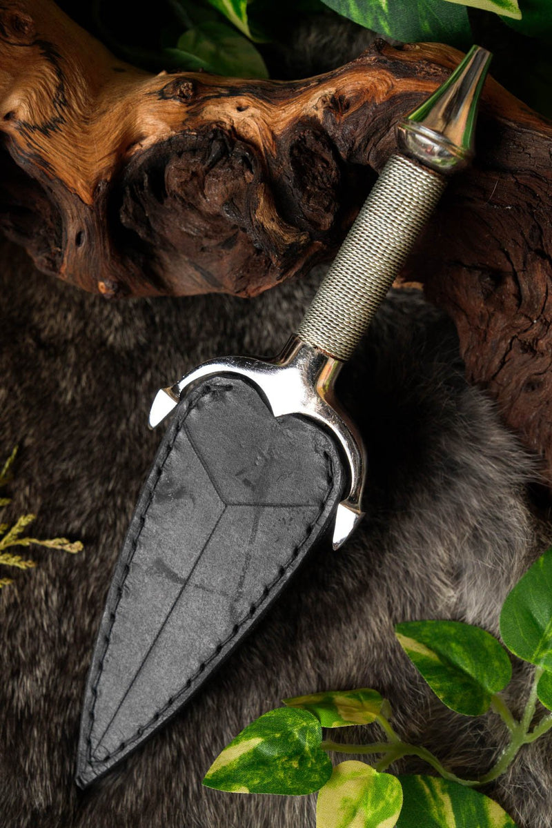 Stalen vrouwendolk, semi-scherp