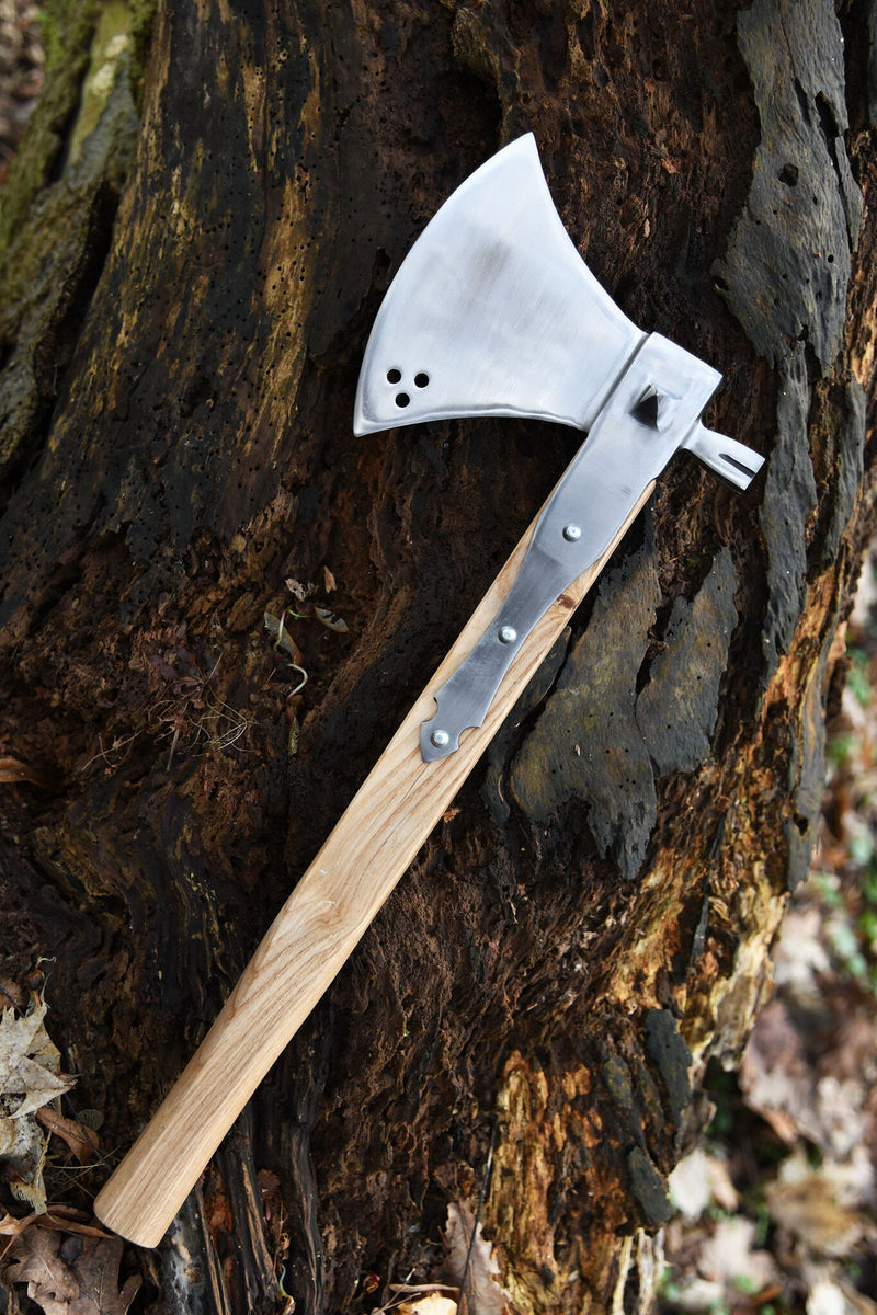 Strijdbijl met hamerkop, 16e eeuw, semi-scherp