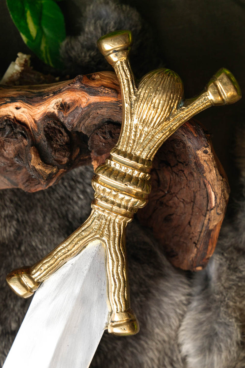 Keltisch anthropomorfisch dolk, semi-scherp